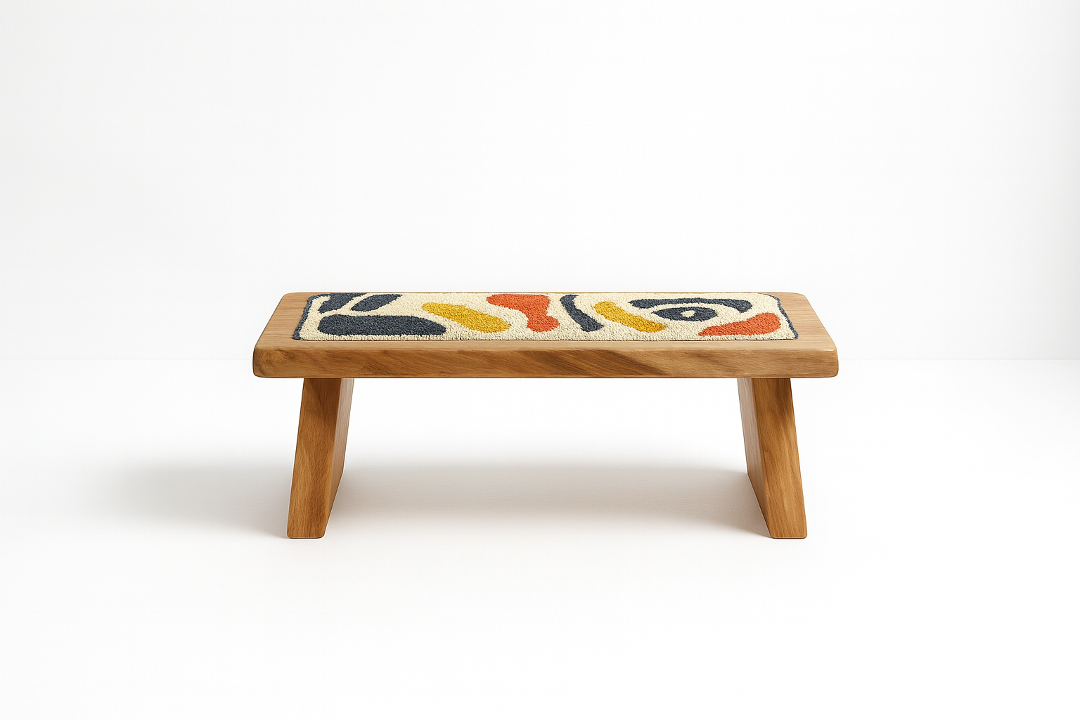 Banc bas à assise tuftée
